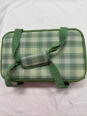 Green Insulated casserole bag and dish